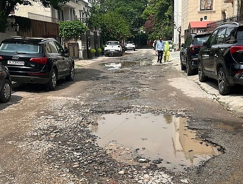 Under the projects, 1,062 roads and lanes in 27 unauthorised colonies will be developed. In addition, 89.82 km of road network and 147.69 km of drainage network will be developed.