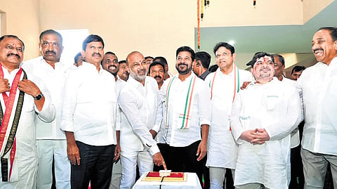 Chief Minister A Revanth Reddy, along with Minister of State for Home Affairs Bandi Sanjay Kumar, inaugurates the integrated district offices complex in Karimnagar.