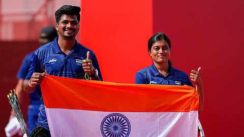 Chikitha T (R) with his mixed team partner Sahil Jadhav