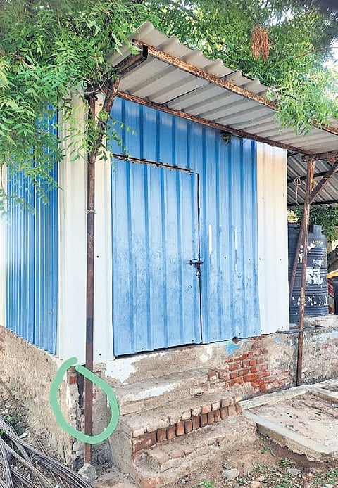 The police suspect the entire structure might have become electrically charged due to leakage from a snapped cable inside. 