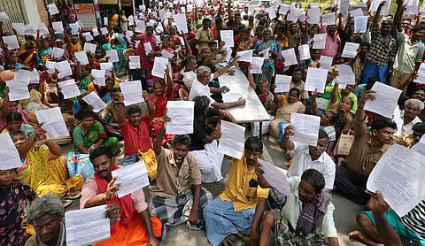 Thousands of sanitation workers, drivers and other workers associated with the CITU, Tamil Nadu Sanitation Workers’ Progressive Union and the Labour Progressive Union of the Viduthalai Chiruthaigal Katchi trade unions went on indefinite strike starting Monday.