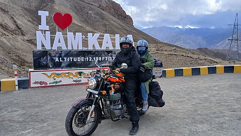 Before attempting Umling La, the couple rode to Khardung La to assess their endurance and prepare for the high altitude.