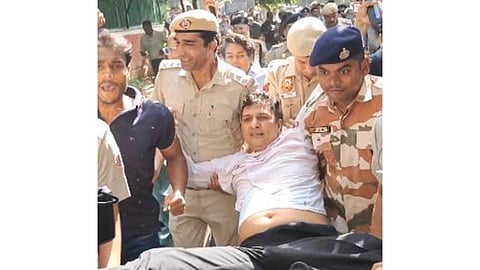 AAP's Saurabh Bharadwaj detained at Jantar Mantar, alleges police manhandled volunteers at protest site