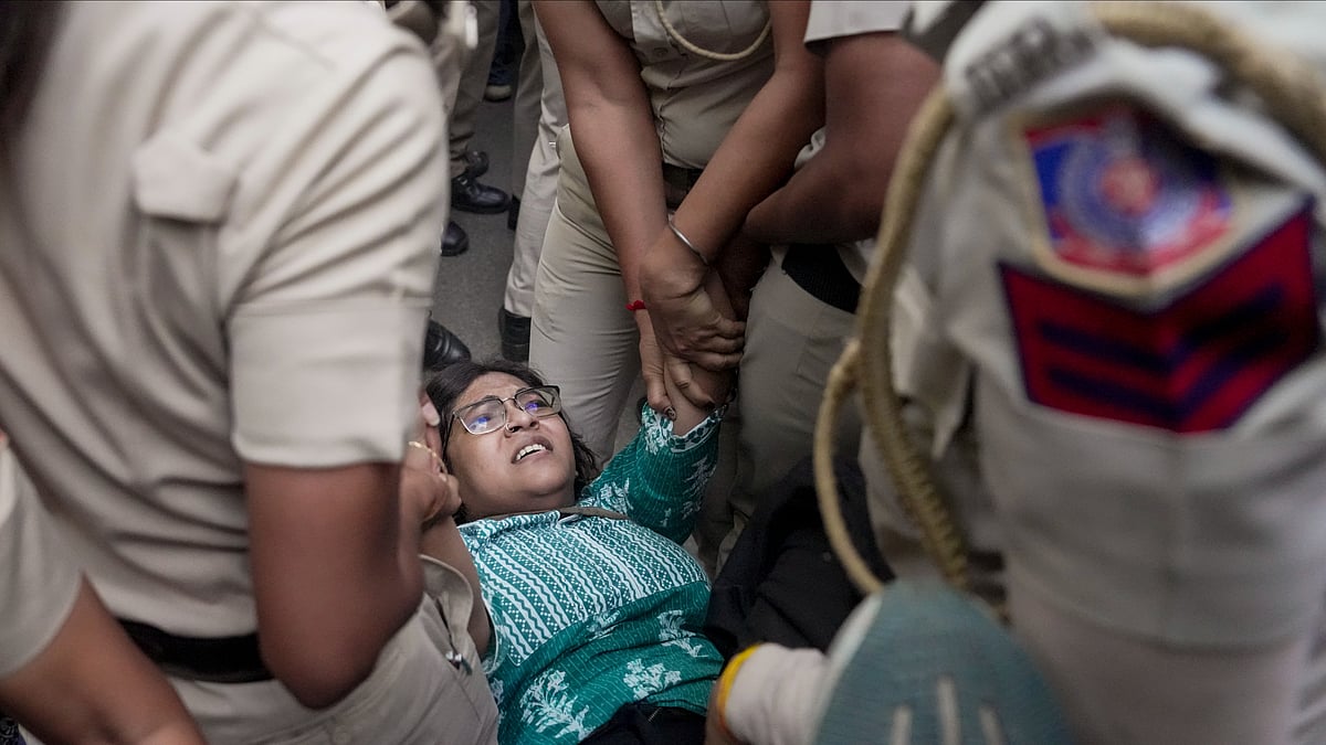 Women journalists allege sexual harassment by cops; Rahul asks HM to answer for Delhi police 'misbehaviour'