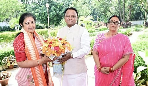 Odisha BJP in-charge D Purandeswari greeting Chief Minister Mohan Charan Majhi at his official residence  