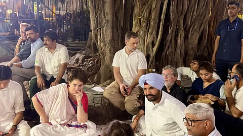 The sit-in by Congress leaders Rahul Gandhi and Priyanka Gandhi Vadra and other INDIA bloc leaders at Akashvani Bhawan continues.