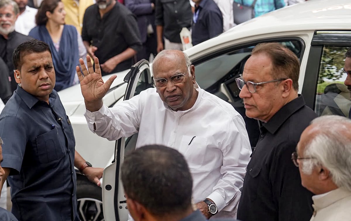 INDIA bloc heads to Rajghat for third day of EC showdown after Kharge's lunch meet with Oppn MPs
