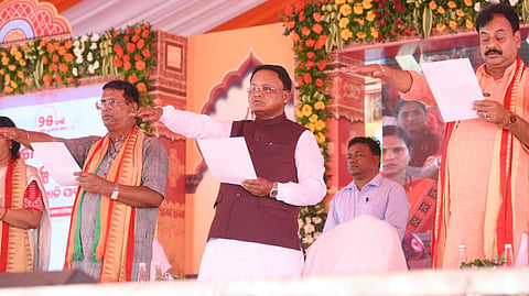Chief Minister Mohan Charan Majhi and other leaders of the party taking oath to build a strong, prosperous and developed India, at Khurda.