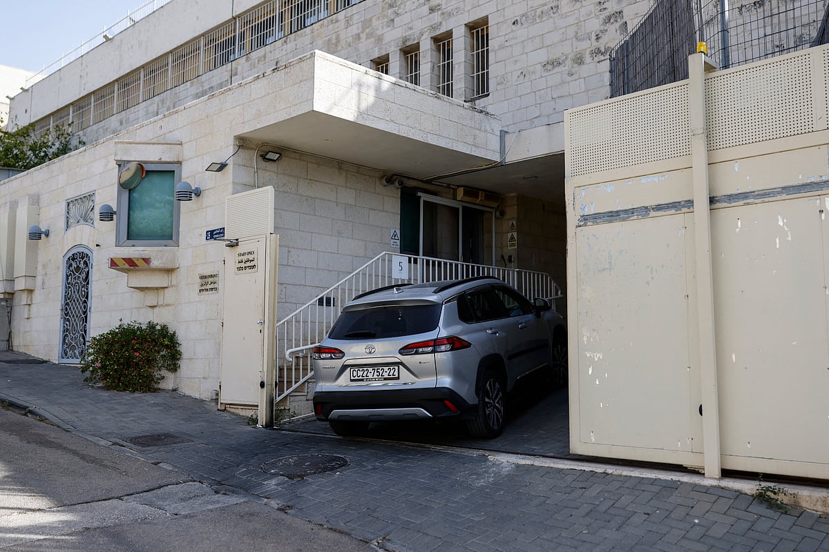 Israel says British Consulate in east Jerusalem ceases to function, 20 diplomats to leave