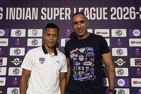 Bengaluru FC coach Pep Munoz (R) & midfielder Suresh Singh Wangjam