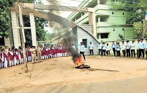 Students staging protest outside the main gate of Deogarh college 