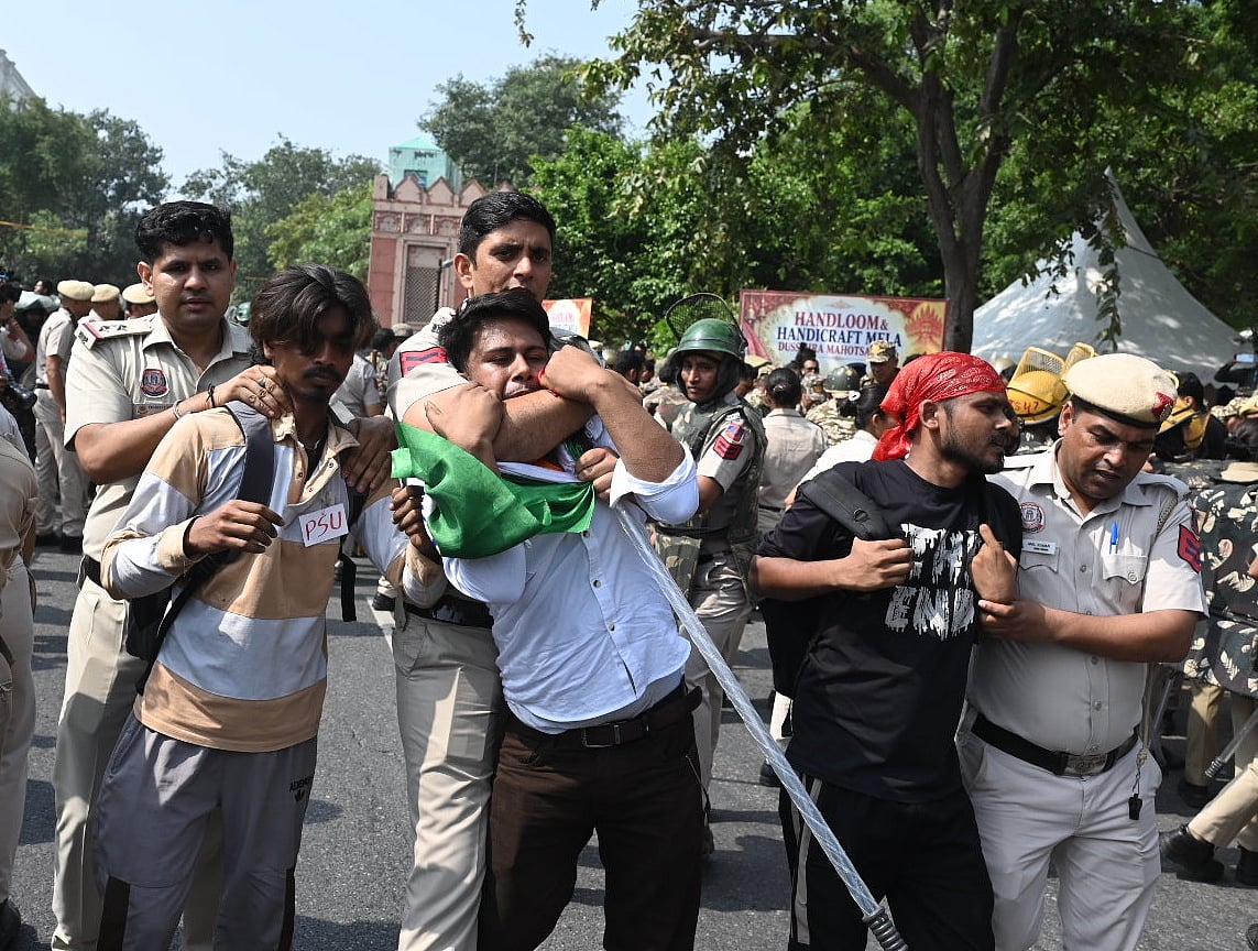 Delhi police detain journalists alongside protesters during CJP rally