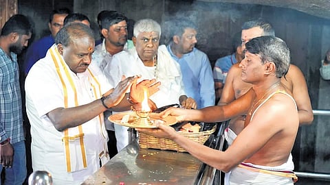Union Minister HD Kumaraswamy offers puja at Mavinakere Ranganatha Swamy Temple in Hassan on Saturday.