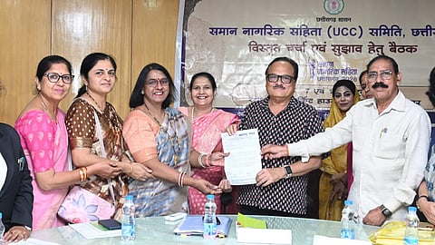 The consultative session was led by UCC Committee members: retired IAS officer M.K. Raut and senior advocate Mohan Pawar engaged with attendees on the practical and legal dimensions surrounding marriage, divorce, alimony, succession, and emerging social arrangements.