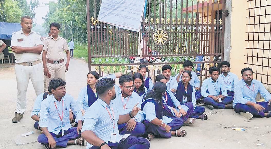 BCJD and ABVP clash over biryani and cash distribution at Jagatsinghpur college