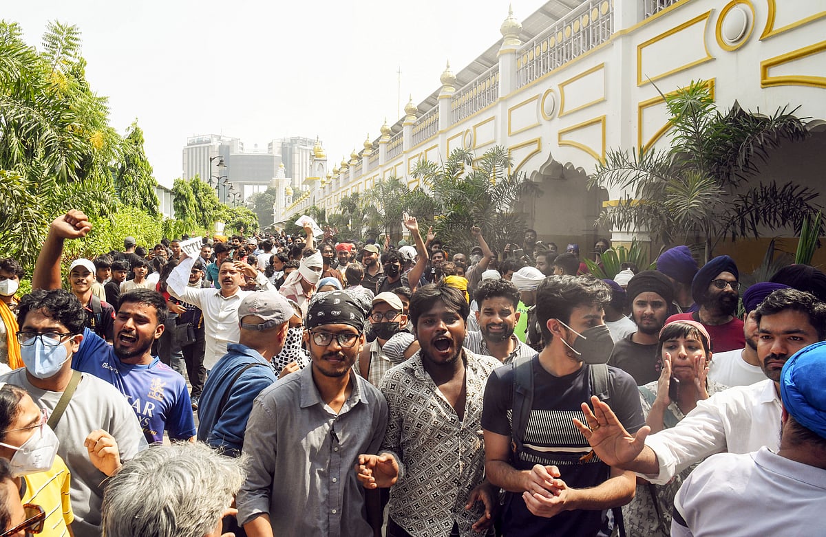 FIR lodged against AAP leaders for using Bangla Sahib premises for stir