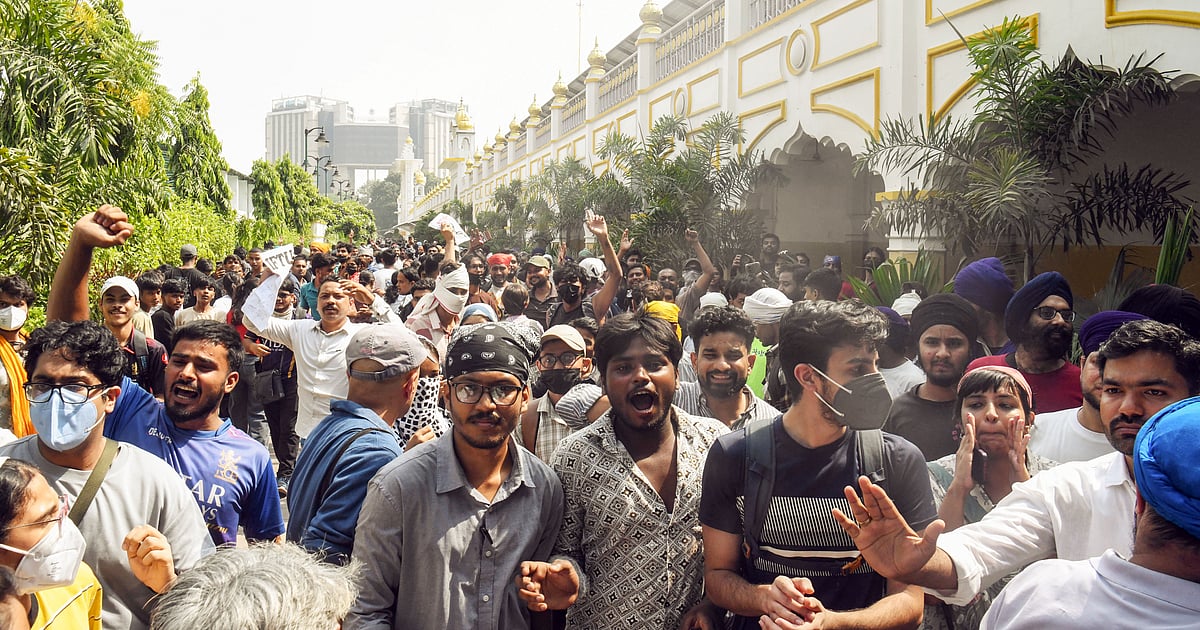 FIR lodged against AAP leaders for using Bangla Sahib premises for stir