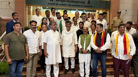 CM DK Shivakumar (centre)