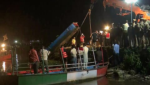 The mishap took place around 8 pm near Rampur Shyamchand village under Raghopur police station limits when the victims were crossing the river to attend a post-funeral feast. 