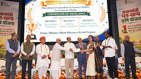 Nagarkurnool District Collector Hemanta Keshav Patil and Narayanpet District Collector Ch Priyanka received the honours on behalf of their respective administrations.