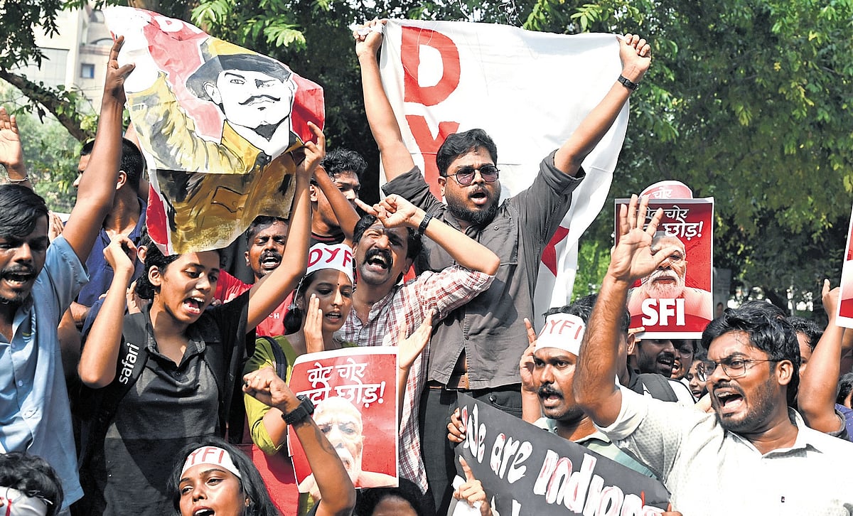 Two MPs detained as over 100 protesters march to Jantar Mantar