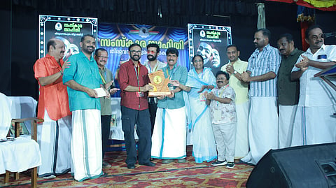 Actor Maniyanpilla Raju receiving Samskara Sahithi Sukumar Award.