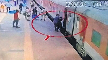 The passenger had arrived at the station with his wife and two children to board the Mahbubnagar–Visakhapatnam Express (12862).