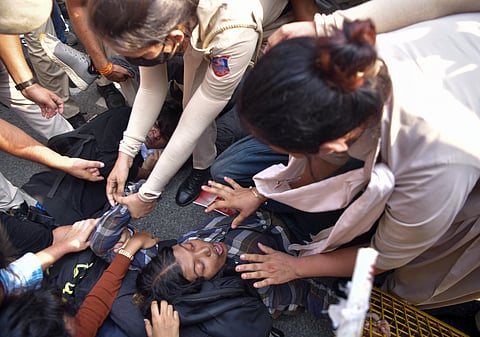 The court also directed that no coercive action be taken against a woman journalist who faces a case filed by a Delhi Police officer alleging casteist remarks and public humiliation during a protest near Jantar Mantar.