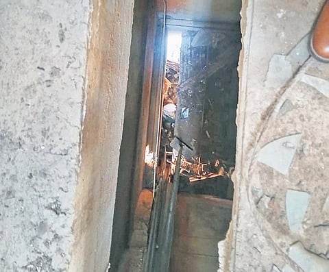 The gap through which Vijaya is said to have fallen