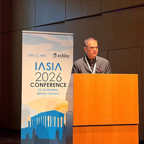 President of IIAS and chief secretary of Rajasthan speaking at conference 
