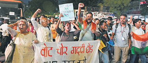 Areas around Connaught Place completely choked with protesters 
