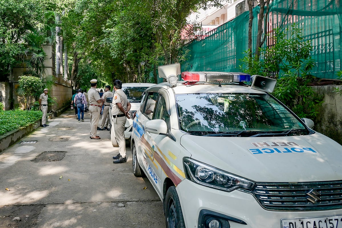 Abhijeet Dipke, Neha Bora detained on way to 'Tiranga' protest