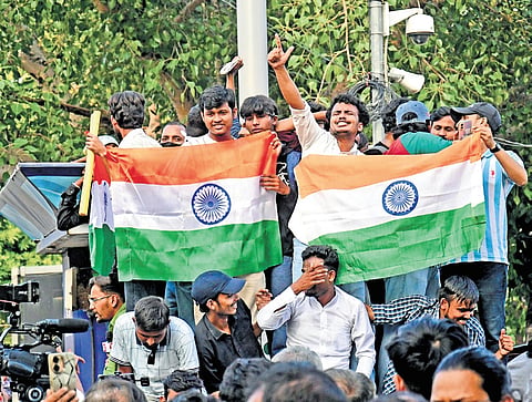 Supporters gather in CP with tricolour