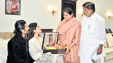 Deputy CM Mallu Bhatti Vikramarka & his wife present a saree to Rashmika Mandanna as a Dasara gift during her visit to Praja Bhavan with her husband, Vijay Deverakonda