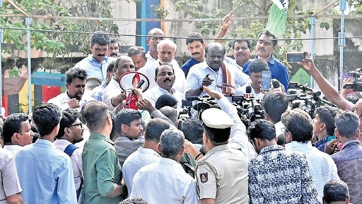 HD Kumaraswamy takes out padayatara, demands arrest of sting operation accused