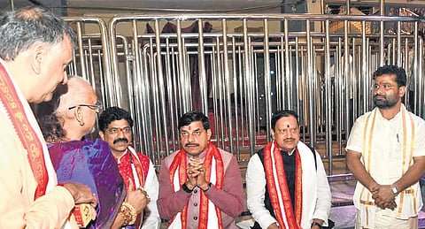 Madhya Pradesh CM Mohan Yadav offer prayers at the temple.