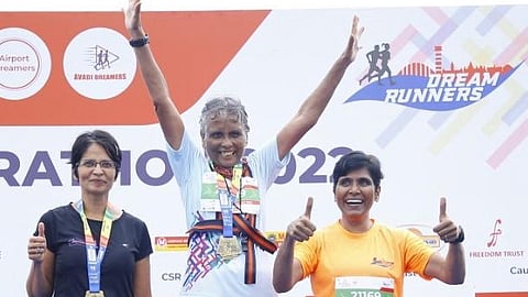 Asha Rajni (Centre)