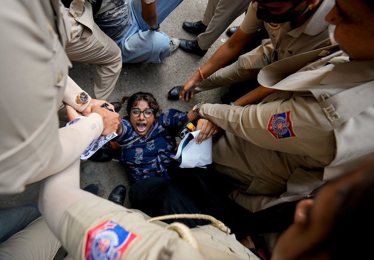 Anti-SIR march stopped near ECI headquarters as Delhi Police detain several protesters