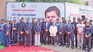 Asian Games medallists received cash prizes of Rs 7 lakh for gold, Rs 5 lakh for silver and Rs 3 lakh for bronze.