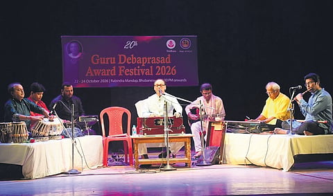 Chandan Dass performing ‘Shaam-e-Ghazal’ at the Guru Debaprasad Award Festival