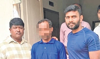 Accused Jalandhar Bag with police 