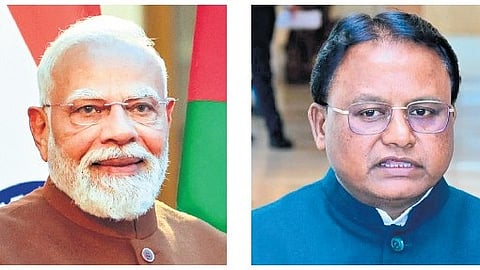 Prime Minister Narendra Modi (L) and Chief Minister Mohan Charan Majhi