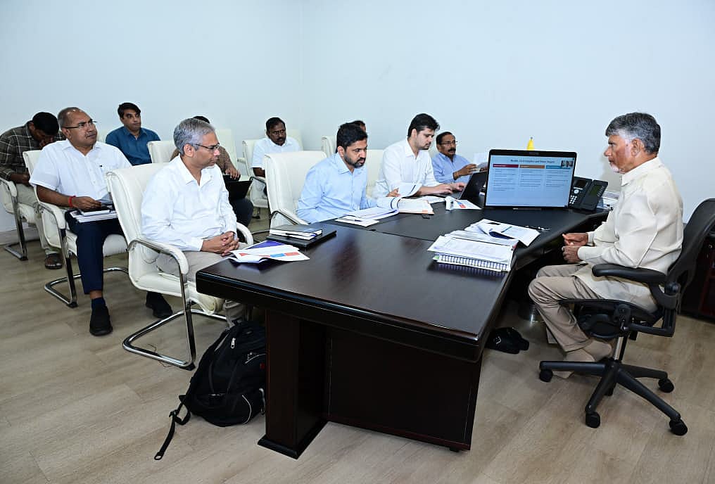 Cyclone: CM Chandrababu Naidu directs officials to take steps to check loss of life