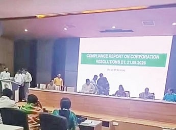The mayor suspended Pal under Section 5 of Section 114 of the Municipal Act for allegedly violating meeting rules and displaying improper conduct. 
