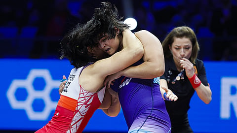 Kajal Dhochak (C) in action