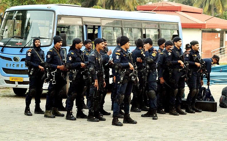 NSG commandos conduct anti-terror mock drill at Ujjain’s Mahakal Temple ...