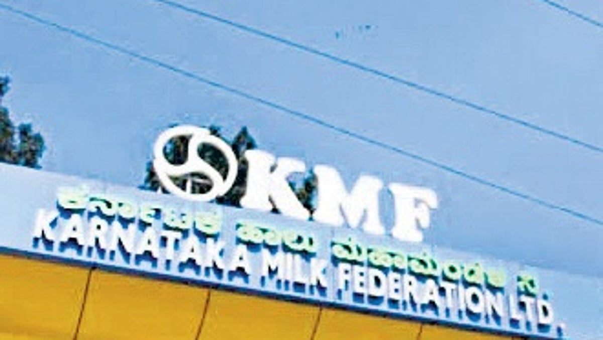 Kmf R&b Duo cheats 10 people of Rs 50 lakh assuring them of jobs in KMF
