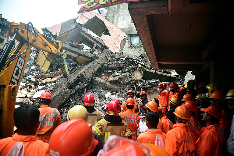 Residential building collapses in Navi Mumbai; One dead, two rescued ...