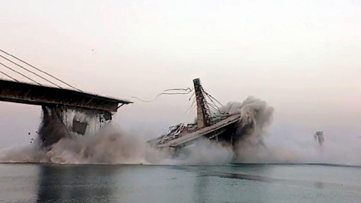 Yet another bridge trouble: Portion of bailey bridge tilts to one ...