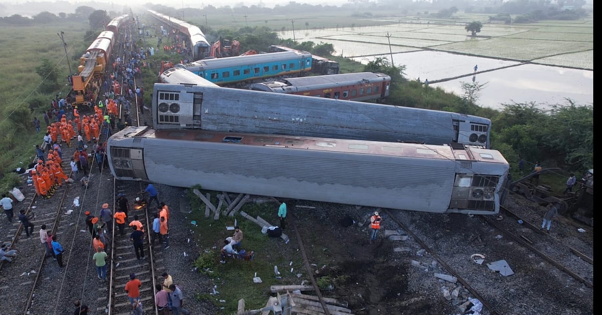 TN train crash: Locals, authorities aid stranded passengers after